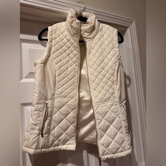 Calvin Klein Jackets & Blazers - Calvin Klein Quilted White Vest